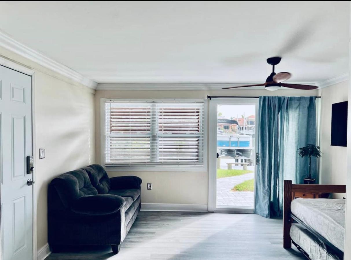 Cheerful Home With One Bedroom เคปคอรัล ภายนอก รูปภาพ